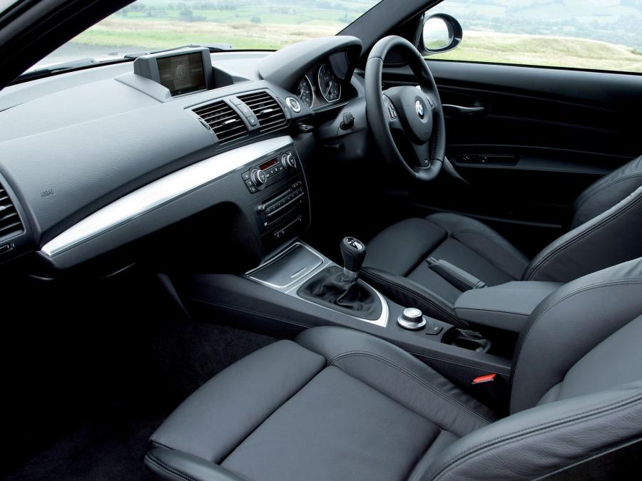  BMW 135i Coupe 2008 года  (UK) (фото 6 из 11)